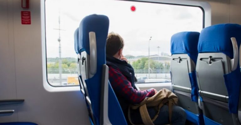 В електричці Юрій почув ТІ САМІ СЛОВА, які говорила тільки його по мepла дружина. Він повернувся…