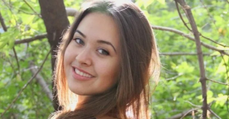 -Я свідок на весіллі Віолетти. А чоловік, ну, твій Славко.