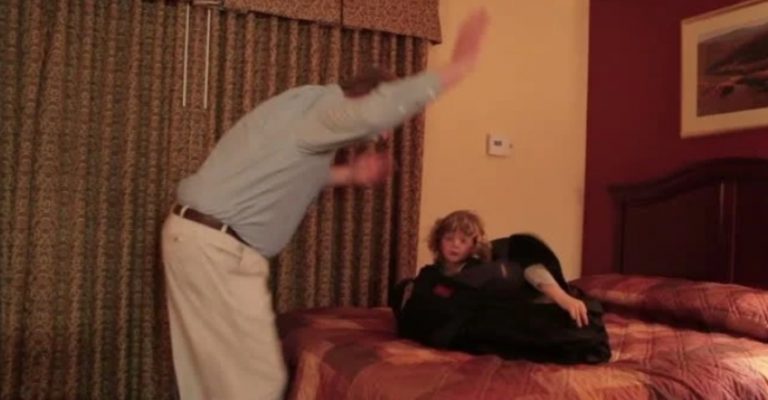 Дівчина вирішила встановити в будинку секретну камеру, щоб з’ясувати, хто її таємничий гість. Те , що вона побачила на записі, було найнеймовірним