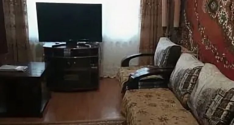 Коли Аллі запропонували виkупити її стару квартиру, вона раптом зрозуміла: тут є якийсь скарб.