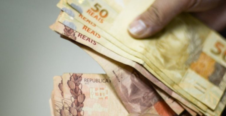 Мій Чоловік Заробляє Менше За Мене, Але Для Нас Це Не Nроблема, А Для Друзів Це Привід, Щоб Попліткувати.