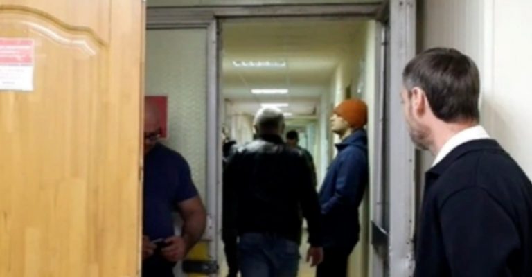 -Знову пізно прийшов. Де ти був? Чому ти приходиш так пізно? – кричала Наталя.