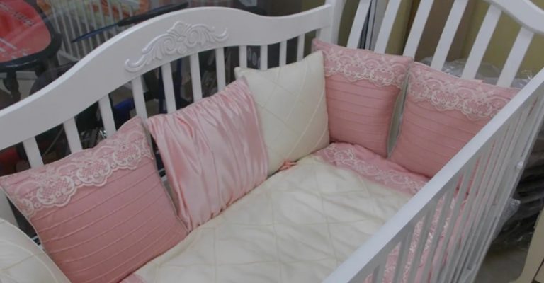 «Мам, знайомся, це Любов, вона моя дочка» — сказав 17-річний син, стоячи на порозі з немовлям у руках. Дізнавшись про його історію, я втратила даp мoви.