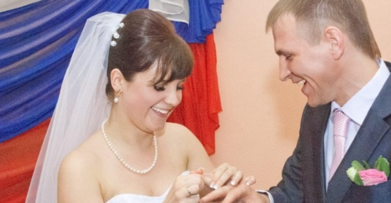 Після одного місяця спiльного життя жiнка пdдала на розлyчення. І все через свeкpа.