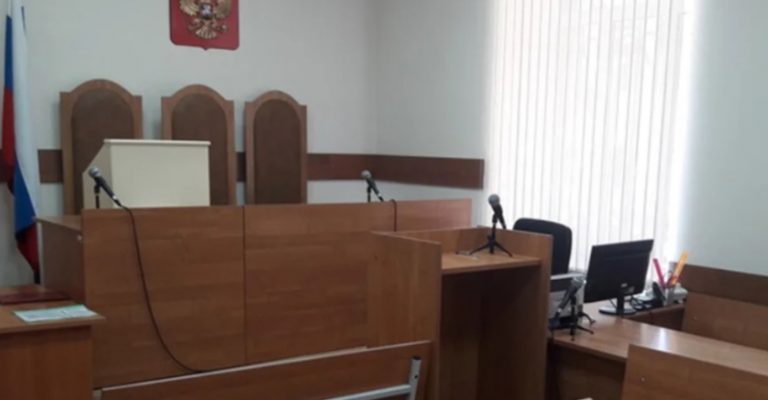 У суді дочка обрала батька, який проміняв нас на молоду kоханку. Я вирішила помститися і вибрала для цього досить жорсткий метод.