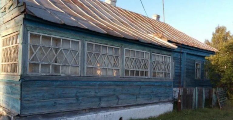 Коли Катя Біля Будинку Побачила Батька, Вона Здогадувалася, Що Трапилося Лихо І Не Треба Чекати Нічого Хорошого.