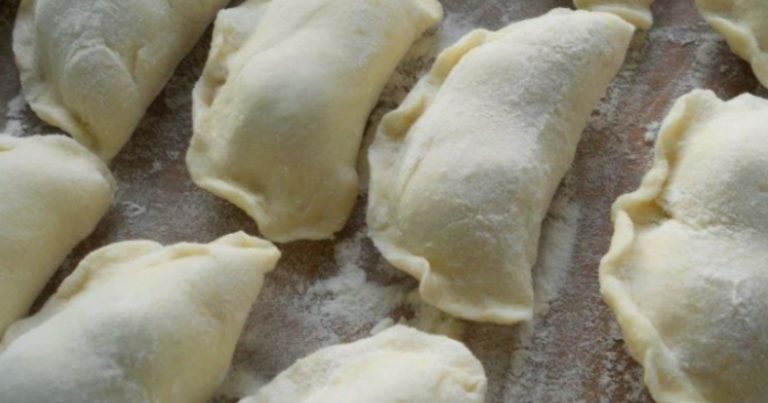 Марія Розповідала Оксані, Що Сьогодні Зайшла В Магазин, Там Було Порожньо, Але Чути Було В Підсобці Шумок. Там Катерина Хихикала І Чути Було Голос Чоловіка-Михайла.