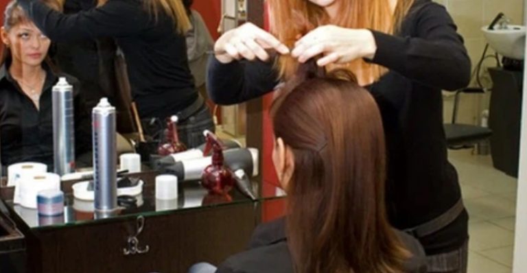 Нова господиня прикинулася клієнткою і прийшла в свій салон краси. Такого прийому вона точно не очікувала