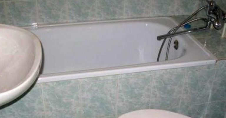 Яке Було Здивування Ігнатія, Коли Він Зайшов До Хати І Почув Спів. Він Дуже Здивувався, Коли Зустрів Хлопчика На Підлозі Своєї Ванної, Оточеним Солодощами.