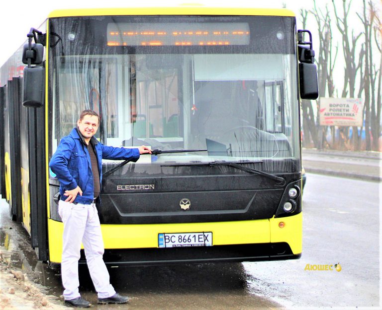 Водія Попросили Про Допомогу – І Він Здивував Своєю Відповіддю І Вчинком.