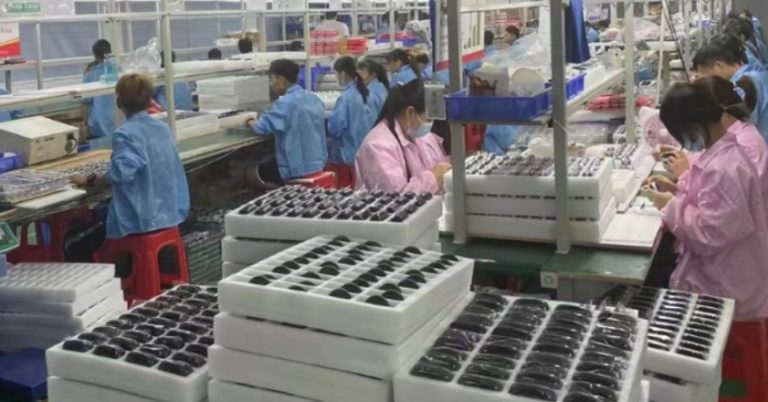 Після Важкого Роз Лучення Я Пішла До Батьків, Тато Влаштував Мене На Роботу. А Коли Я Вирішила Відмовитись, Вони Поставили Ультиматум.