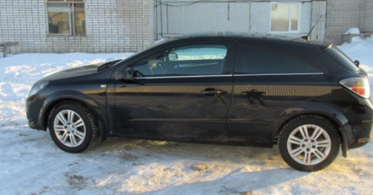 Дівчина викликала таксі та вийшла. Машина зупинилася біля дверей, і вона заскочила до неї. І лише наприкінці дня Іра усвідомила, що це було зовсім не таксі.