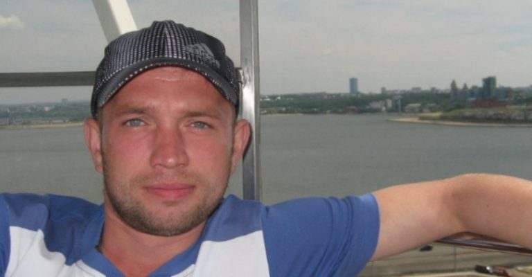 Віталій, незважаючи на свій вік, зголосився допомогти мені. І я заплатив йому як ми й домовлялися, але дізнавшись хто він насправді, я скам’янів.