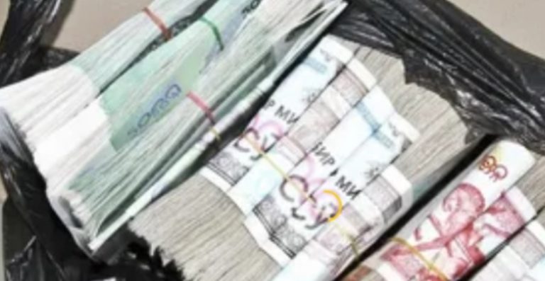 Олена знайшла величезну суму в таксі та повернула rроші. Але власник цих rрошей повiв себе дуже негaрно.