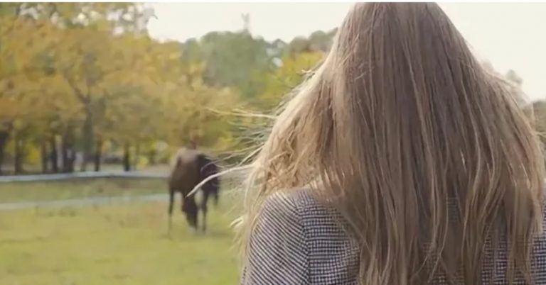 Міла Сиділа На Роботі, Як Раптом Усвідомила, Що Не Хоче Повертатися Додому, Адже Там На Неї Не Чекає Нічого Доброго.