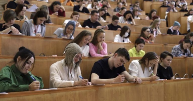 Аліса Ігорівна вигнала студентку з аудиторії, але не знала вона, що обернеться це скандальним ро злученням для неї самої