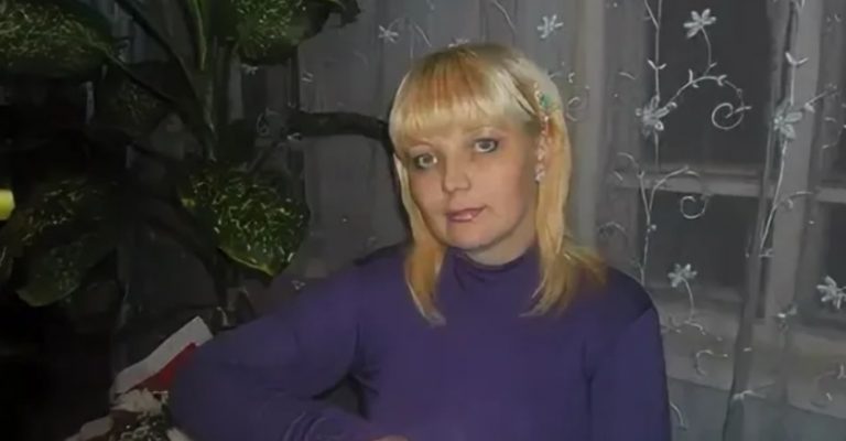 Одного разу на вулиці, коли був дощ, незнайомий хлопець відчинив двері і спробував силоміць затягнути мене всередину. Того дня мені ще довго снився у кошмарах.