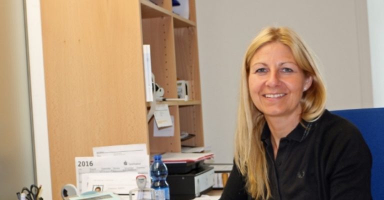 Поки я була у декретній відпустці, то за мене працювала наша трудоголічка Каріна. Але коли я повернулася з декрету, на мене чекав дуже неприємний сюрприз.