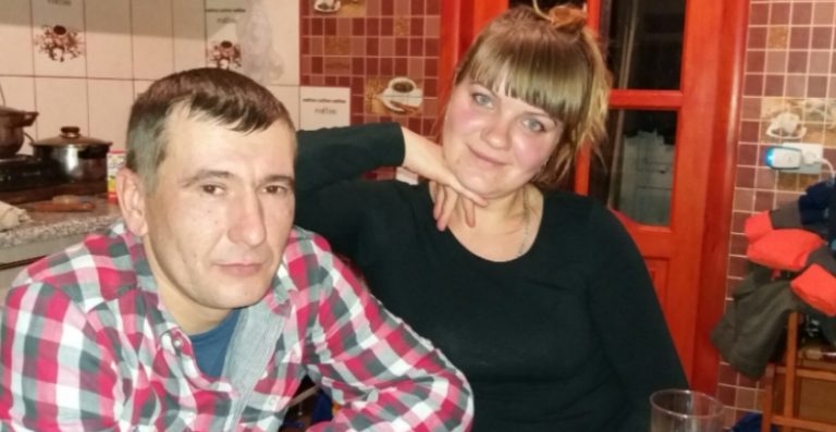 Після того, як мами не стало, батько привіз додому Поліну. Тут я багато чого стала усвідомлювати, і з цього моменту я почала ненавидіти батька.