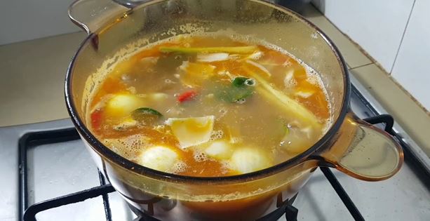 Чоловік вже мав бути вдома, але замість цього він відправив смс Таїсії. Прочитавши смс, жінка застигла. Чоловік повідомив, що йде від неї, знайшов іншу.