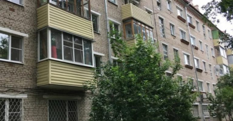 Коли брат із невісткою купили квартиру з нами на одному сходовому майданчику, я ще не знала чим це обернеться для мене