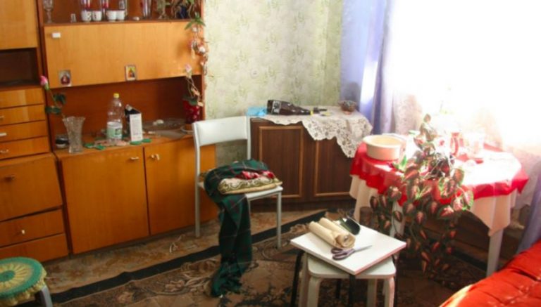 Катя увійшла в будинок, а чоловіка ніде не було. Вирішила перевірити вона ще і спальну, а коли увійшла, трохи свідомість не втратила від побаченого