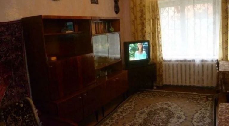 Донька вийшла заміж, і вони із зятем стали жити в мене вдома. І насамперед почали наро джквати одного за одним. Коли справа дійшла до 7-го онука, я не витримала