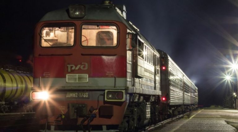 Коли мене вже набридли насмішки друзів про маму, я зібрала речі пішла з дому. Але один випадок на вокзалі змінив весь мій світ