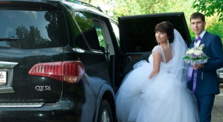 Під час церемонії, в церкві, коли фата з голови Анастасії злетіла, в той же момент вона почула голос дівчини. Повільно повернувшись, вона була в жа ху