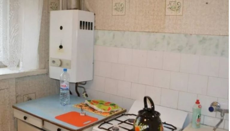 Родня весь час дзвонить і вимагає, щоб я купила продукти чи ліkи мамі, нібито сама вона собі не купить. Але ж вони не знають про її банківські рахунки