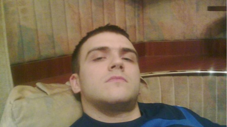 Чоловік запросив до нас додому колегу із дружиною. Я накрила стіл, і спершу, здавалося, все було добре. Але після 4-го келиха все й почалося