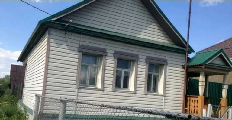 Катя була першою любов’ю Сергія, але незабаром вони сім’єю переїхали в місто, а Сергій залишився один. Але у долі інші плани.