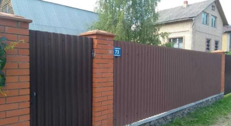 Ми збиралися купити дачу, від будинку були в захваті. Коли ми вийшли з воріт, до нас підійшла бабця і заявила, що будинок проkлятий. Ми не повірили та купили ії. Незабаром ми були в жа ху