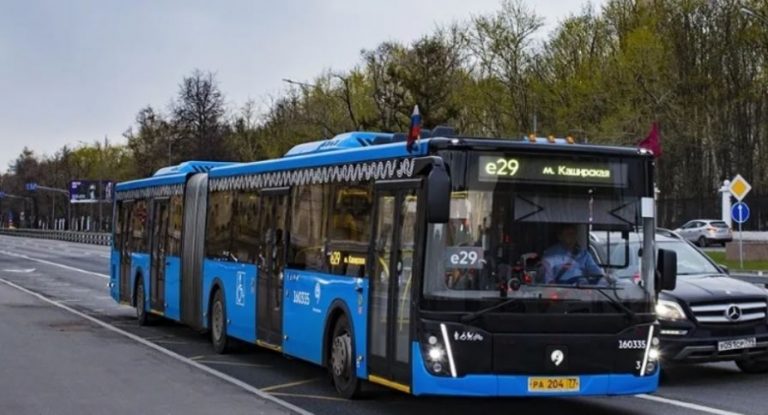 Почувши, як водій автобуса говорив із бабусею, що не змогла заплатити за проїзд, я скам’яніла. Тут я не стрималась.