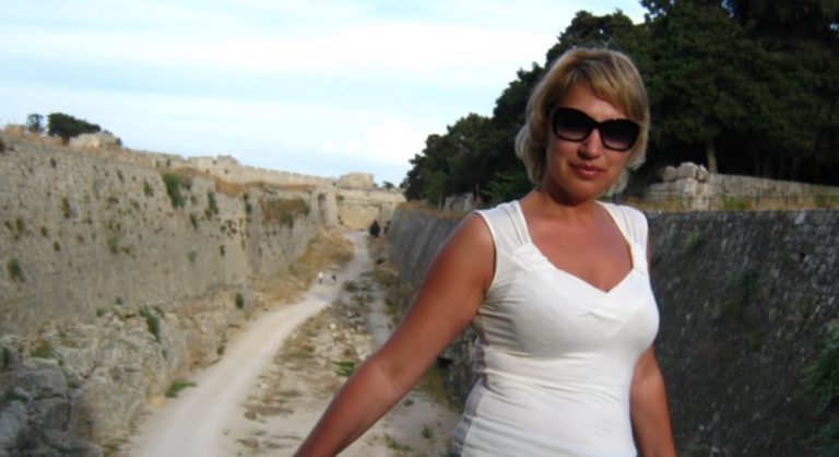 Після 20 років спокійного життя чоловік недавно заявив, що зустрів іншу і пішов від мене. Після цього подруга мені порадила звернутися до ворожки. Вона сказала, що чоловік повернеться до мене за три тижні