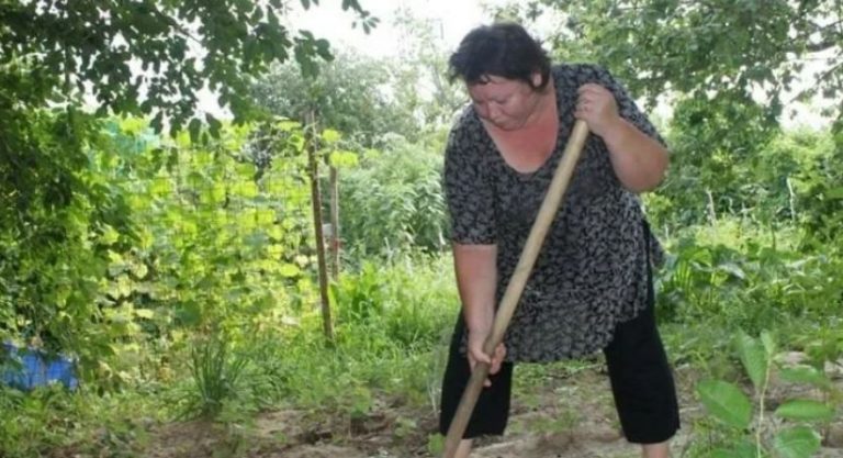 Іван зібрав речі і переїхав до іншої країни один, бо дружина-пенсіонерка не хотіла кидати свою хату. А потім дружина побачила фото у мережі