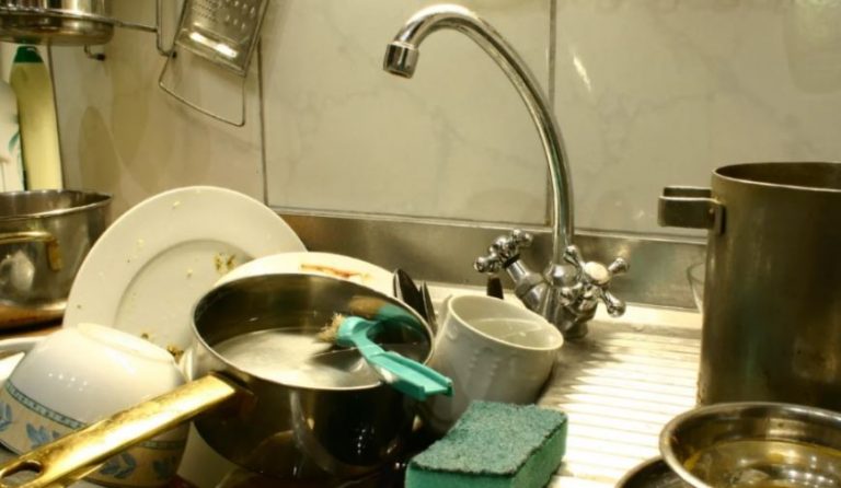 Павло та Марія нарешті купили квартиру своєї мрії, і вирішили влаштувати свято з цього приводу. Потім вони довго шкодували про це