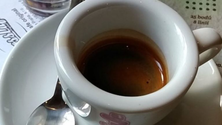 Максим усвідомив що йому дали грошей більше ніж треба і відразу пішов повернути їх. Деректор був приголомшений і відразу прийняв рішення