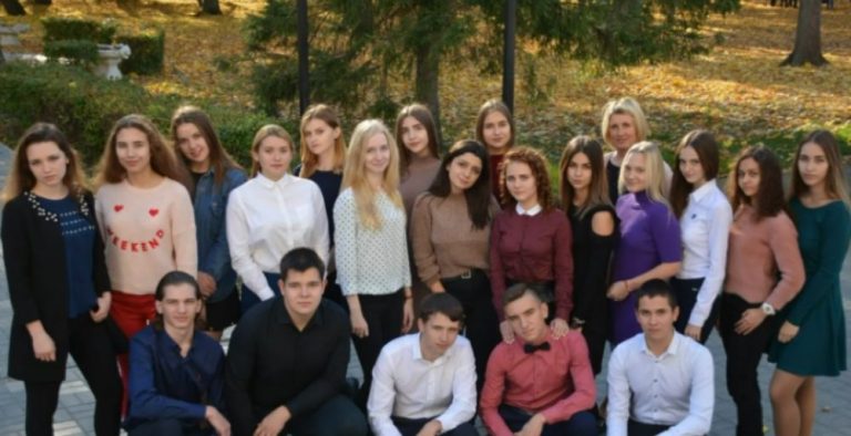 Після 10 років розлуkи, Мишко повернувся до рідного міста та дізнався, що незабаром буде зустріч однокласників. Але не чекав він там побачити її…