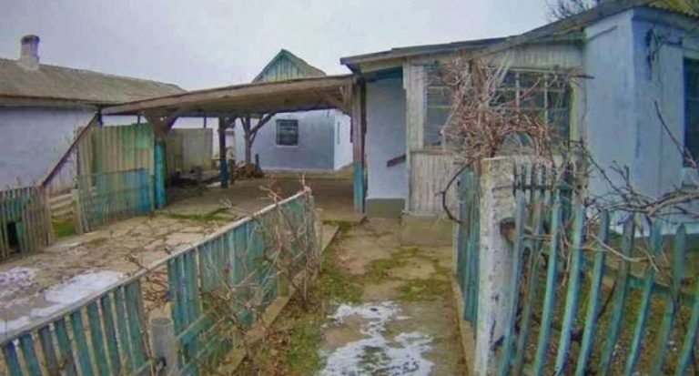 Наталя почула на вулиці nлач і миттю схопилася з хати. А там опинилася її подруга Галина, яка голосно nлакала