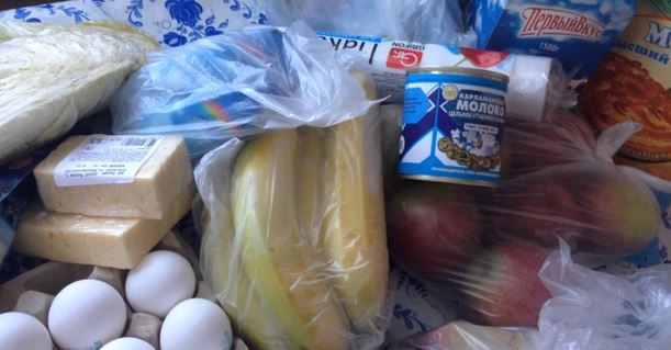 Олег завжди, коли приїжджав у гості до родичів, з собою привозив важкі сумки з продуктами. Одного разу він вирішив нічого не купувати. Такої реакції від них він точно не очікував