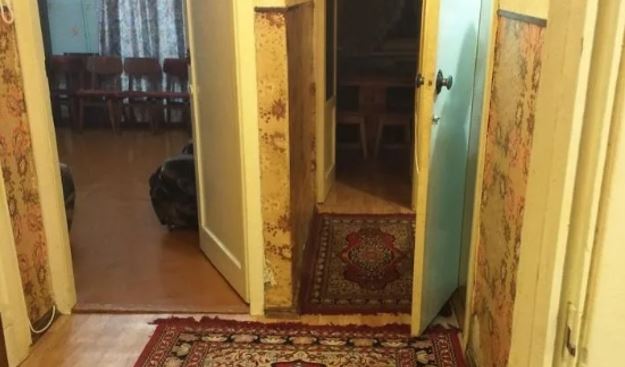 Повернулася я одного разу додому, і бачу без попиту свекруха відправила молодшого сина жити у нас на час. Тоді я ще не знала, що мене чекає попереду