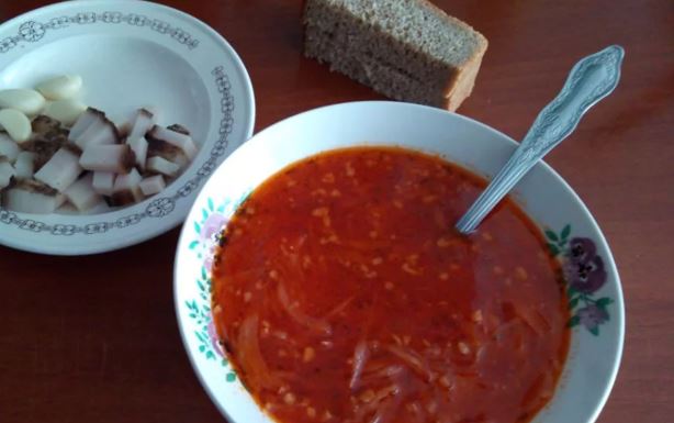 Прийшов я вночі втомлений з роботи, розігрів собі вечерю, поїв і пішов спати. А вранці мене розбудив крик тещі, що побачила брудну тарілку в раковині