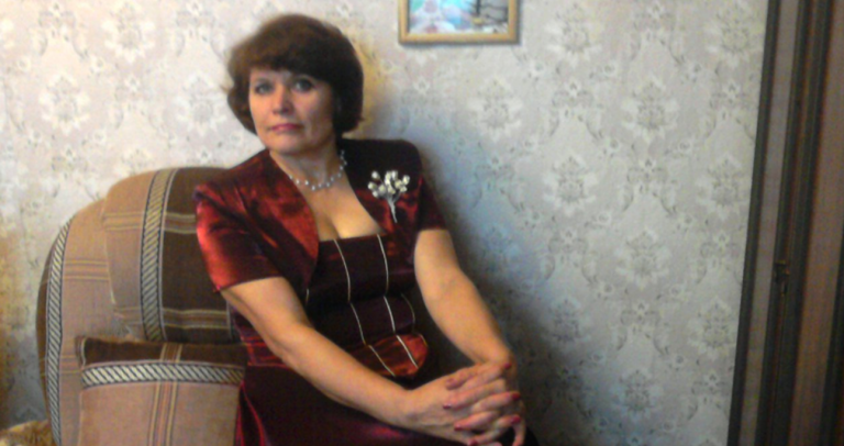 Дочка нещодавно заявила що має намір продати мій будинок. Сказати що я була здивована нічого не сказати. Щоб мені було спокійніше я пішла до нотаріуса.