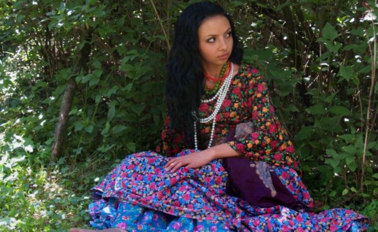 В той день я впустила молоду циганку в свій будинок, і навіть не підозрювала, що вона зробить з моєю донькою