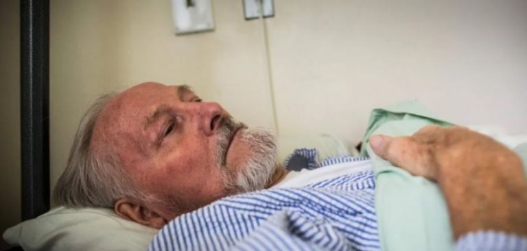 Я не хотів стати зайвим тягарем для сина, і тому не говорив йому, наскільки у мене критичний стан. Але одного дня мене відвезли до ліkарні і…