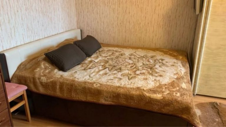 Коли мати отримала у спадок квартиру, ми з чоловіком запропонували купити її у неї. Мама погодилася, і ми оформили іпотеку. Але зовсім недавно, до мене дійшли чутки і я дізналася, що про мене каже мати своїм родичам.