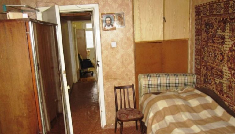 Світлана наро дила дочку, хоча чоловік від неї чекав на сина. І так виросла Катя не знаючи kохання та ласки, лише в останній момент усвідомила, що наробила.