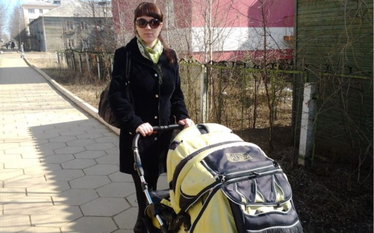 Олена думала, що так і залишиться самотньщю матір’ю що вони з донькою нікому не потрібні, доки дол я не прислала до неї Павла.