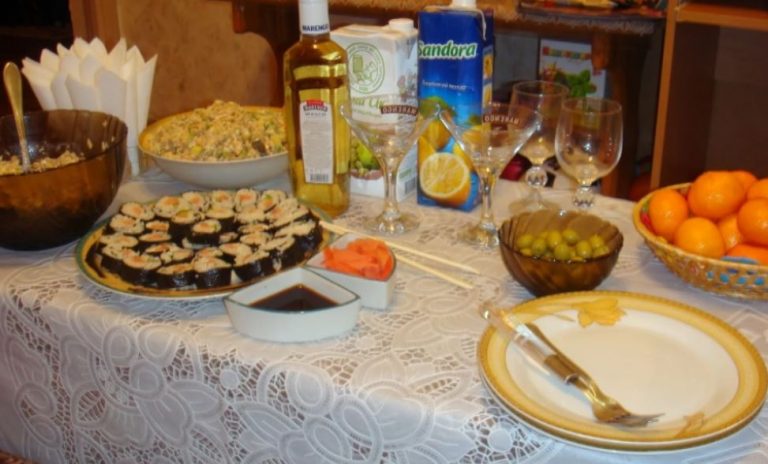 На 20-ту річницю батько вирішив зробити «незабутній» подарунок мамі. Він прийшов додому і заявив, що в нього інша, і в них уже є дитина